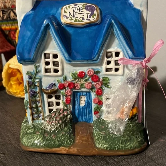 ‼️SOLD‼️Charming Blue and White Ceramic Cottage - Picture 2 of 6